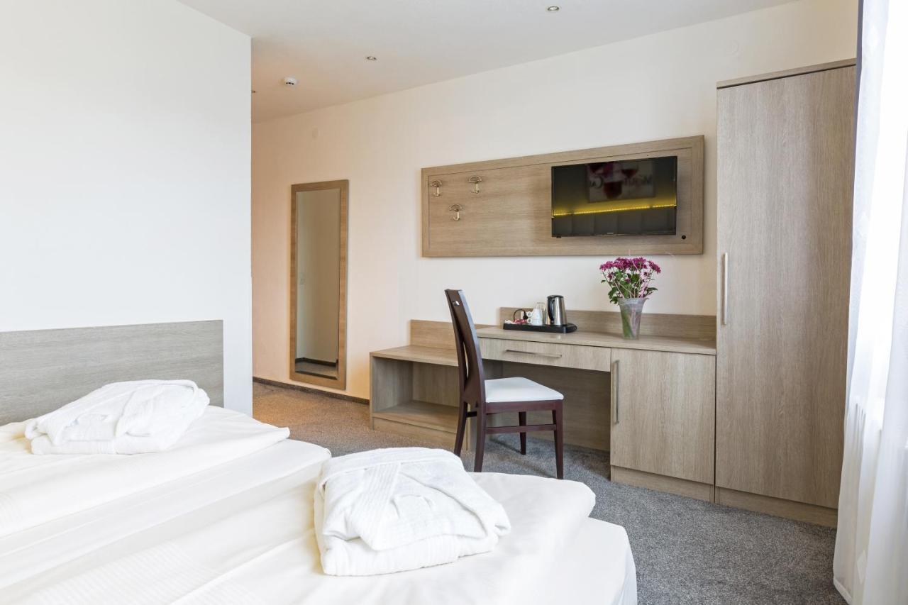 Bavaria Hotel Muenchner Hof Superior Stuttgart Room photo